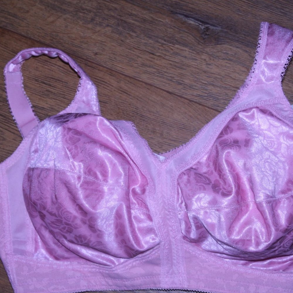 Playtex intimates 18hr Bra size 40DD baby pink